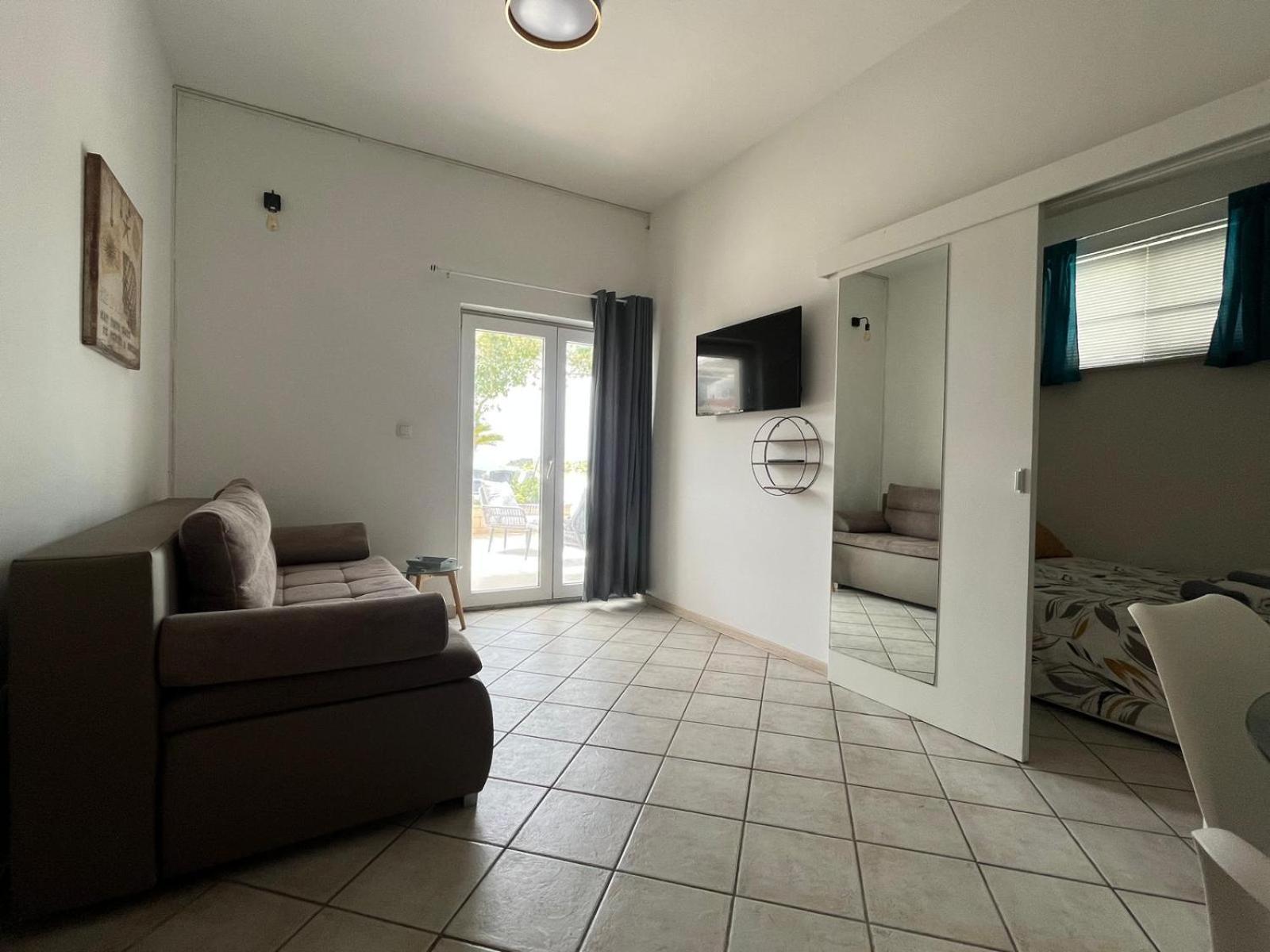Apartment Ante *