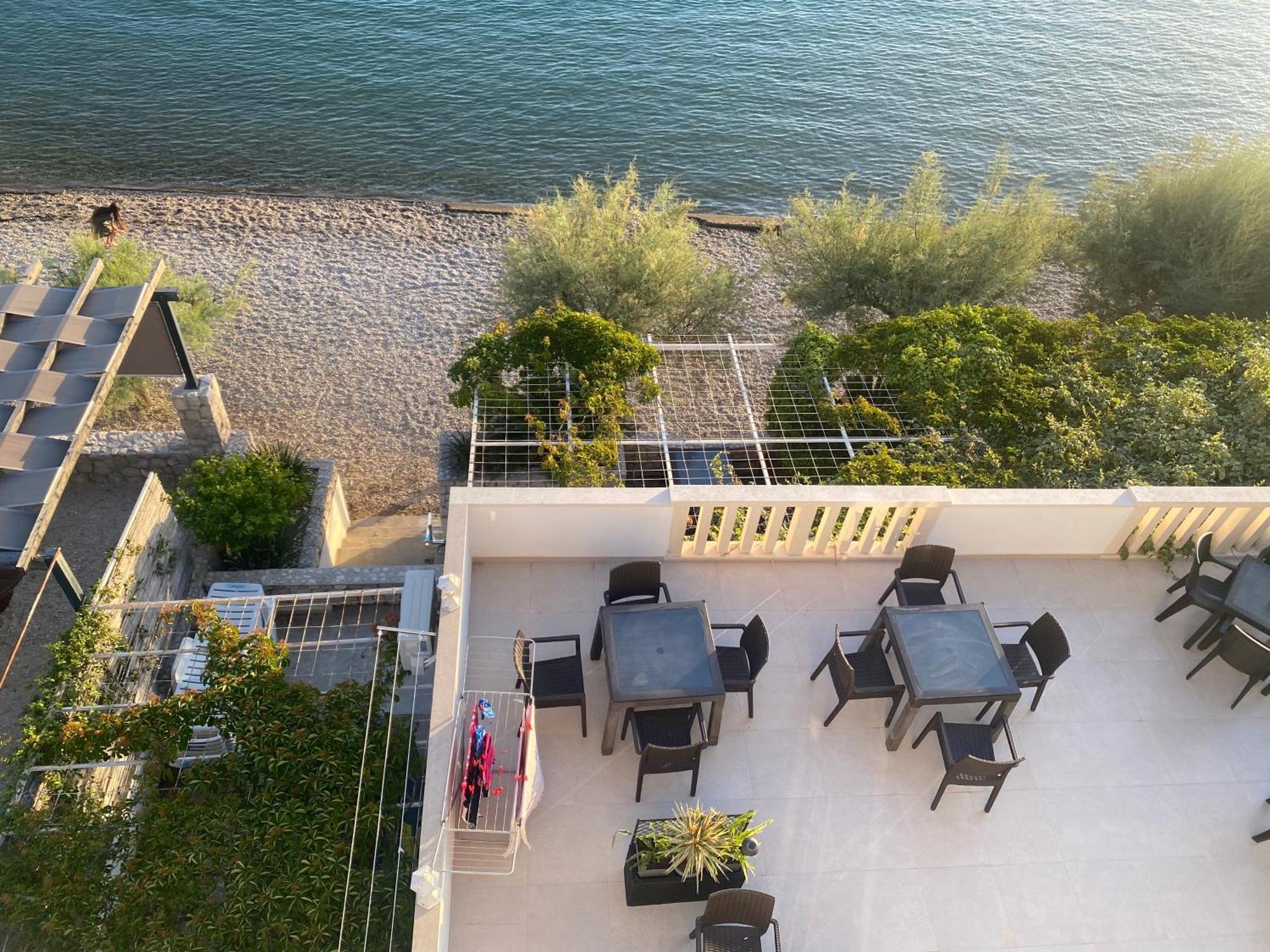 Ante Apartment *